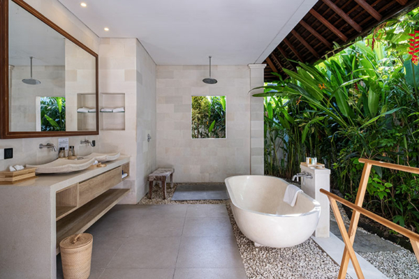 Saba Villas Bali Villa Sadewa Bathroom One with Bathtub | Canggu, Bali