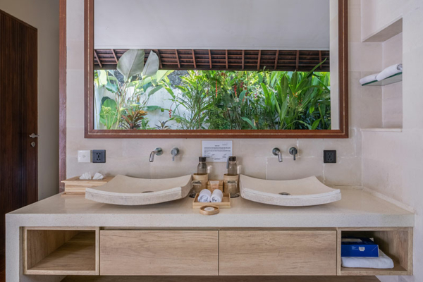 Saba Villas Bali Villa Sadewa Bathroom One | Canggu, Bali