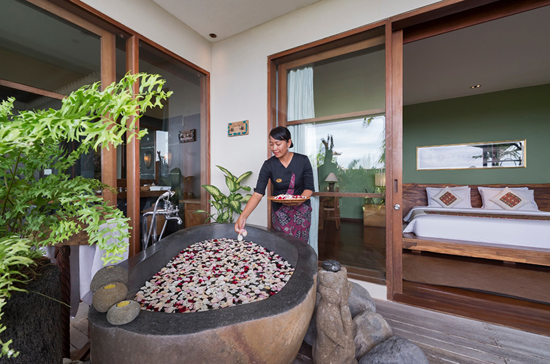 The Longhouse Bedroom Four with Bathtub View I Jimbaran, Bali