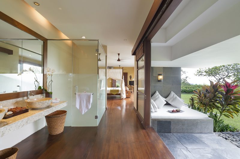 The Longhouse En-suite Bathroom with Garden View | Jimbaran, Bali