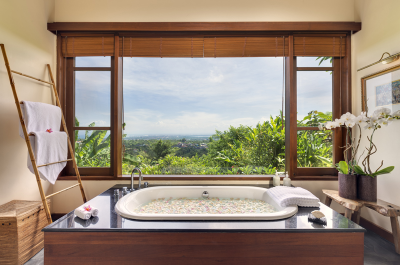 The Longhouse Romantic Bathroom Set Up | Jimbaran, Bali