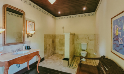 Villa Amaru Bathroom with Seating Area I Ubud, Bali