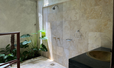Villa Amaru Open Plan Bathroom with Shower I Ubud, Bali
