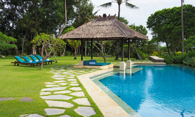 Villa Arika Pool Side Loungers | Pererenan, Bali