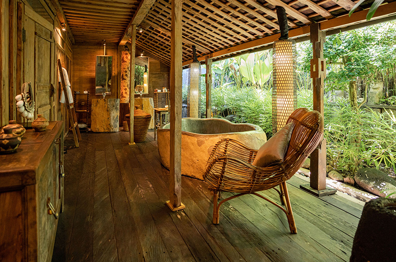 Villa Asli Master Bathroom with Bathtub and Plants | Seminyak, Bali