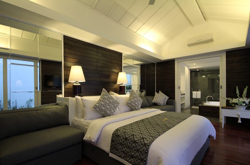 Villa Astana Batubelig Bedroom And En-suite Bathroom | Batubelig, Bali