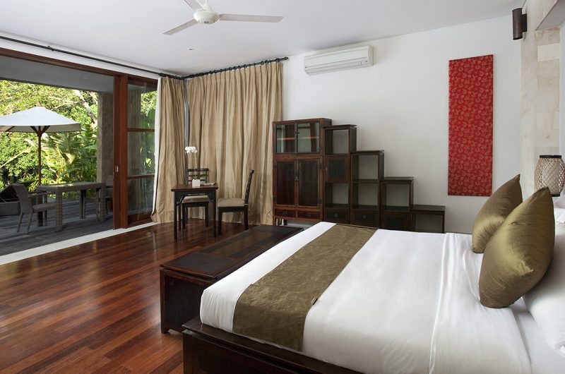 Villa Iskandar Bedroom with Wooden Floor | Seseh, Bali