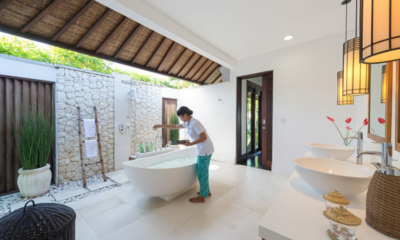 Villa Jagaditha Bathroom with Bathtub | Canggu, Bali