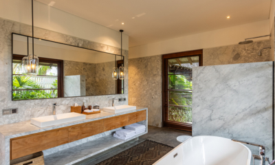Villa Sabana Sabana Suite Bathroom with Bathtub | Canggu, Bali