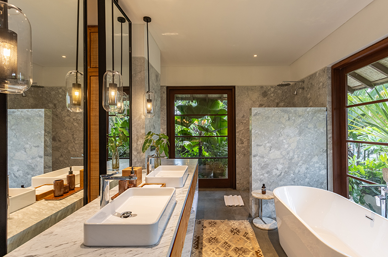 Villa Sabana Sunset Suite Bathroom with Bathtub | Canggu, Bali