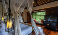 Hanging Gardens of Bali Bedroom with Lamps | Ubud, Bali