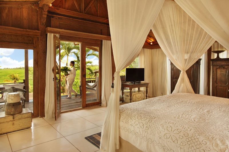 Tangguntiti Villa Bedroom with TV | Tabanan, Bali