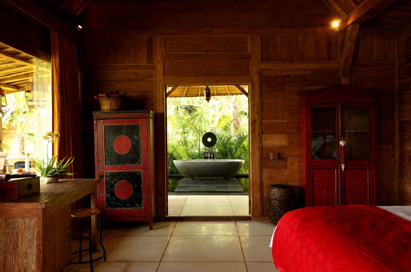 Tangguntiti Villa Bedroom and En-suite Bathroom | Tabanan, Bali