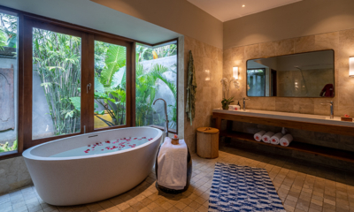 Villa Asmara Bathroom One with Bathtub | Seseh, Bali