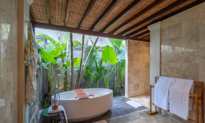 Villa Asmara Bathroom Two with Bathtub | Seseh, Bali