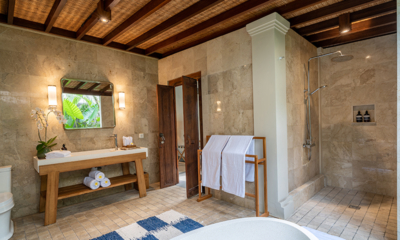 Villa Asmara Bathroom Three with Bathtub | Seseh, Bali