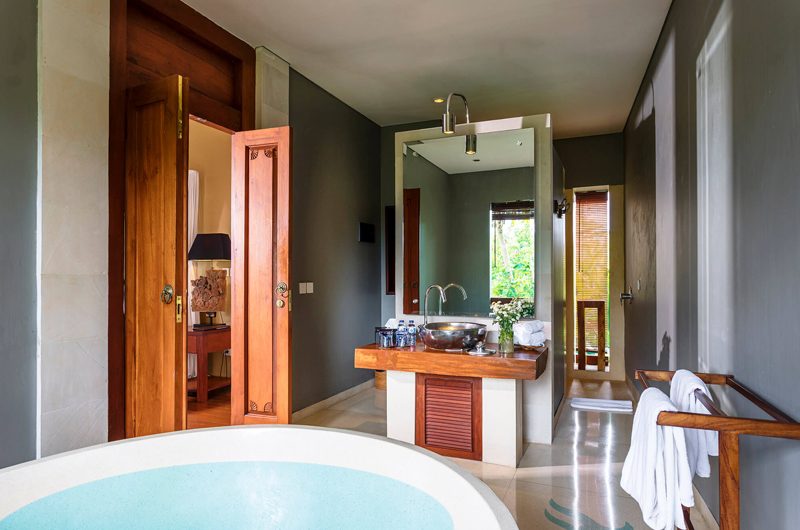 Villa Hansa Bathroom with Bathtub | Canggu, Bali
