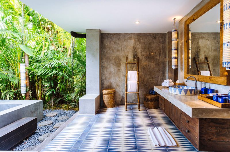 Villa Hansa Spacious Bathroom with Bathtub | Canggu, Bali