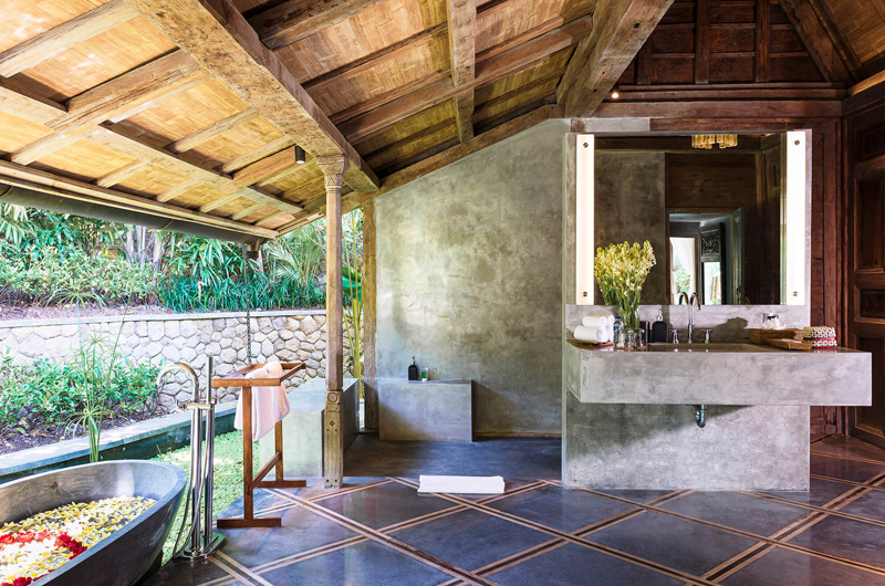 Villa Hansa Romantic Bathtub Set Up | Canggu, Bali