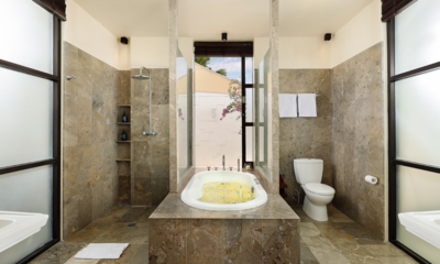 Villa Jamalu Upper Floor Master Bathroom with Bathtub | Jimbaran, Bali