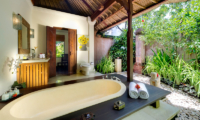Villa Surya Damai Bathtub | Umalas, Bali
