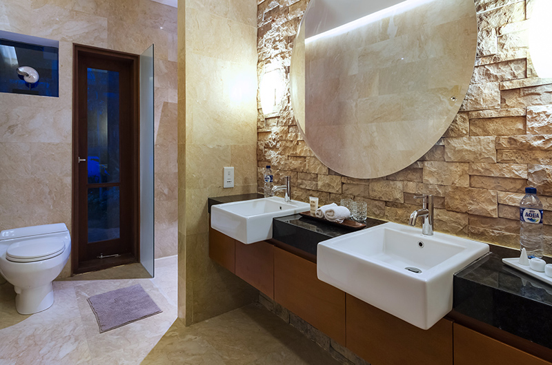 Villa Bayu Bayu Bawah Bathroom One | Uluwatu, Bali