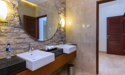 Villa Bayu Bayu Bawah Bathroom One with Mirror | Uluwatu, Bali