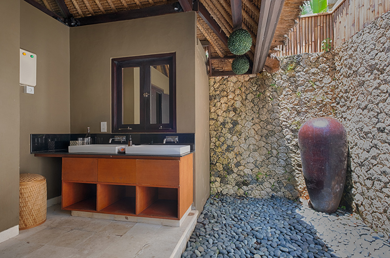 Villa Bayu Bayu Atas Bathroom One | Uluwatu, Bali
