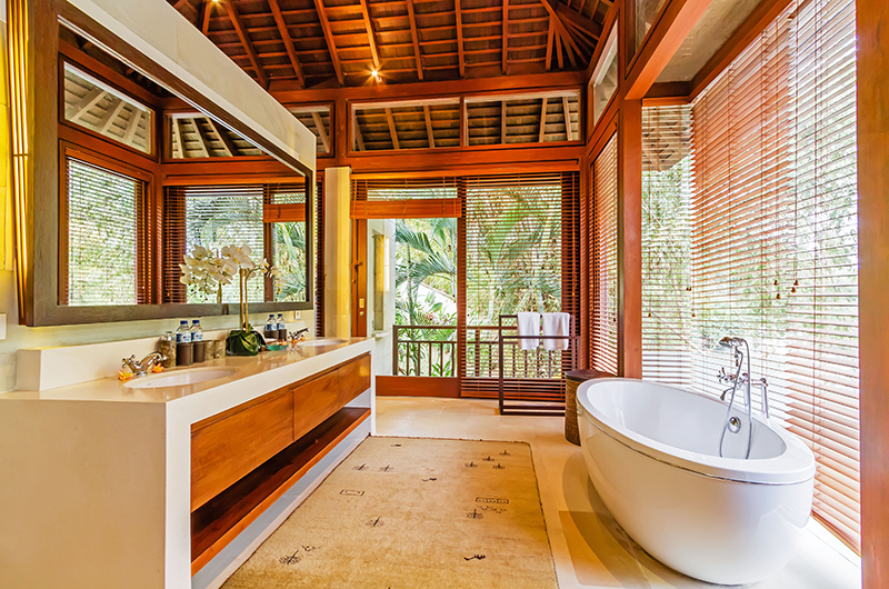 Villa Champuhan Indoor Bathtub | Seseh, Bali
