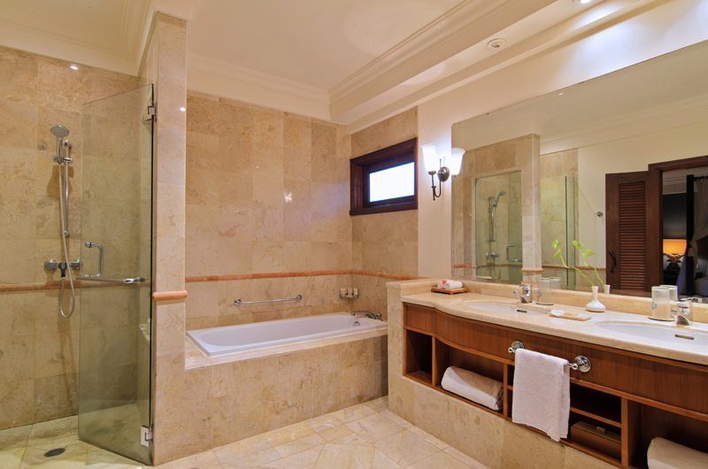 Villa Nirwana en-suite Bathroom | Seseh, Bali