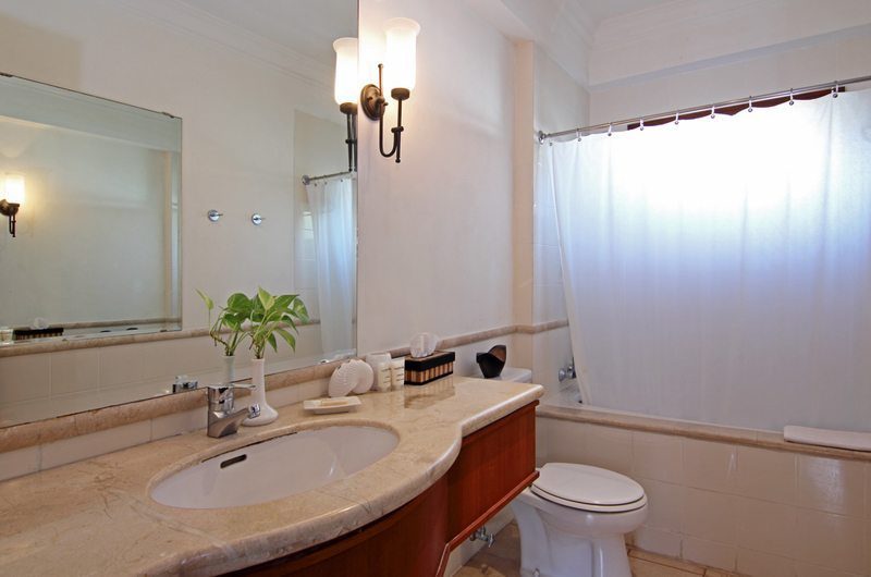 Villa Nirwana Bathroom | Seseh, Bali