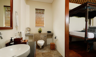 Villa Uma Nina Spa Room and Bathroom I Jimbaran, Bali
