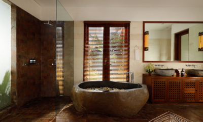 Villa Uma Nina Master Bathroom with Bathtub I Jimbaran, Bali