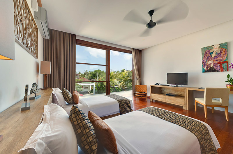 Casa Brio Twin Bedroom with TV I Seminyak, Bali