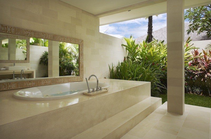 Villa Babar Bathroom|Tabanan, Bali