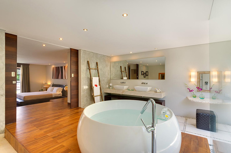 The Layar Two Bedroom Villas Bathroom with Sunken Bathtub | Seminyak, Bali The Layar Two Bedroom Villas Bathroom with Sunken Bathtub | Seminyak, Bali