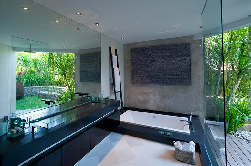 The Layar Three Bedroom Villas Bathtub | Seminyak, Bali