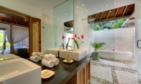 Villa Bakung En-suite Bathroom | Candidasa, Bali