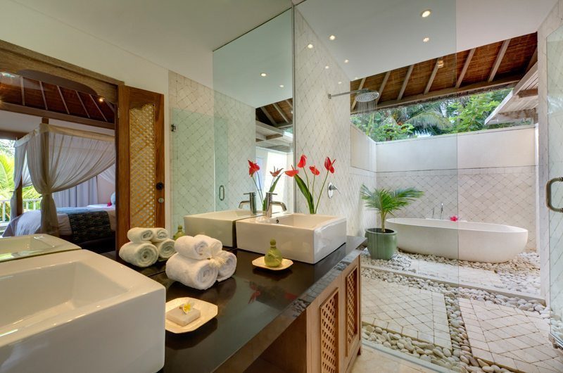 Villa Bakung En-suite Bathroom | Candidasa, Bali