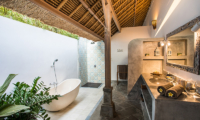 Villa Damai Manis Bathtub | Seminyak, Bali