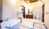 Villa Gading Master Bathroom | Seminyak, Bali