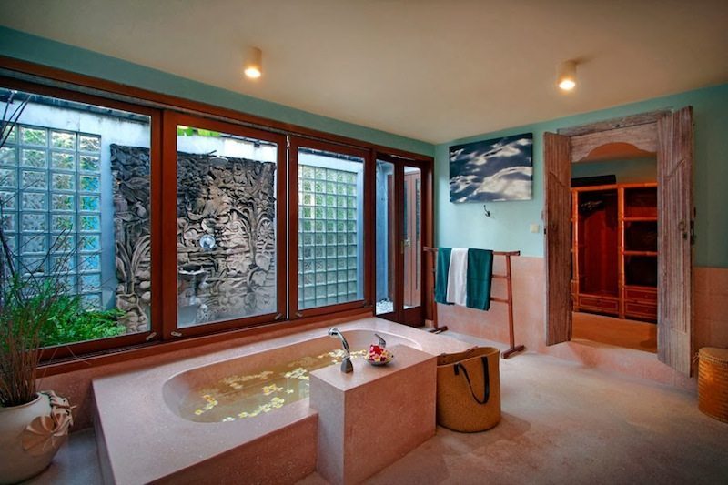 Villa Hibiscus Bathroom I Sanur, Bali