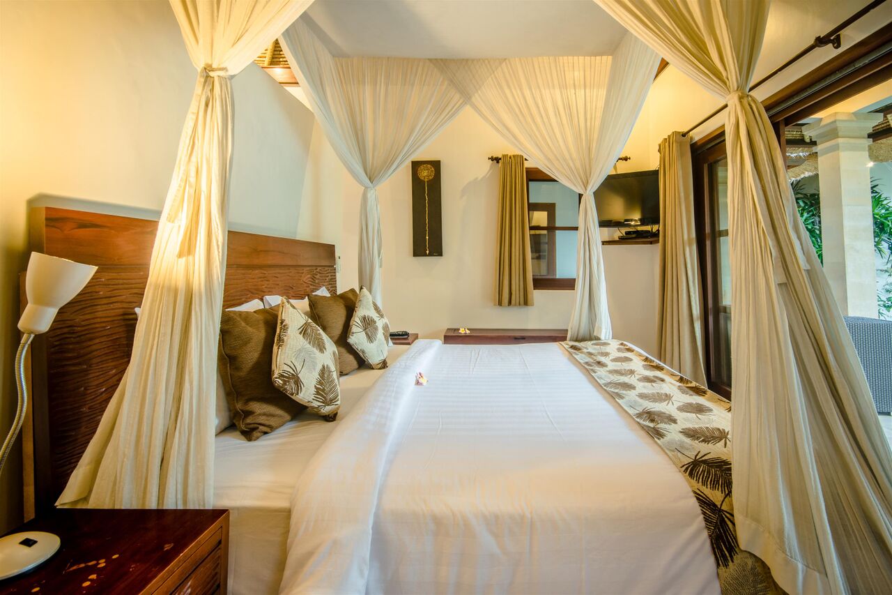 Villa Jaclan Bedroom with Lamps | Seminyak, Bali