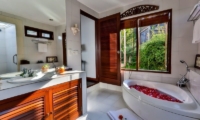 Villa Jukung En-suite Bathroom | Candidasa, Bali