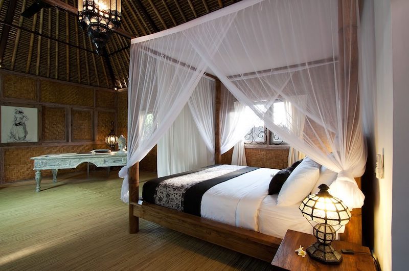 Villa Jumah Spacious Bedroom with Four Poster Bed | Seminyak, Bali
