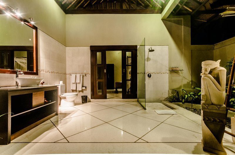 Villa Kebun Master Bathroom | Seminyak, Bali