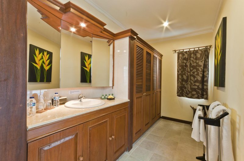 Villa Krisna En-suite Bathroom | Seminyak, Bali