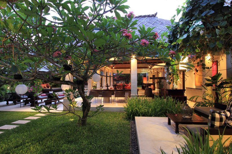 Villa Maju Sun Loungers | Seminyak, Bali