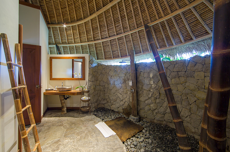 Villa Omah Padi Indoor Bathroom | Ubud, Bali