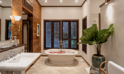 Villa Oost Indies Bathroom One with Bathtub | Seminyak, Bali